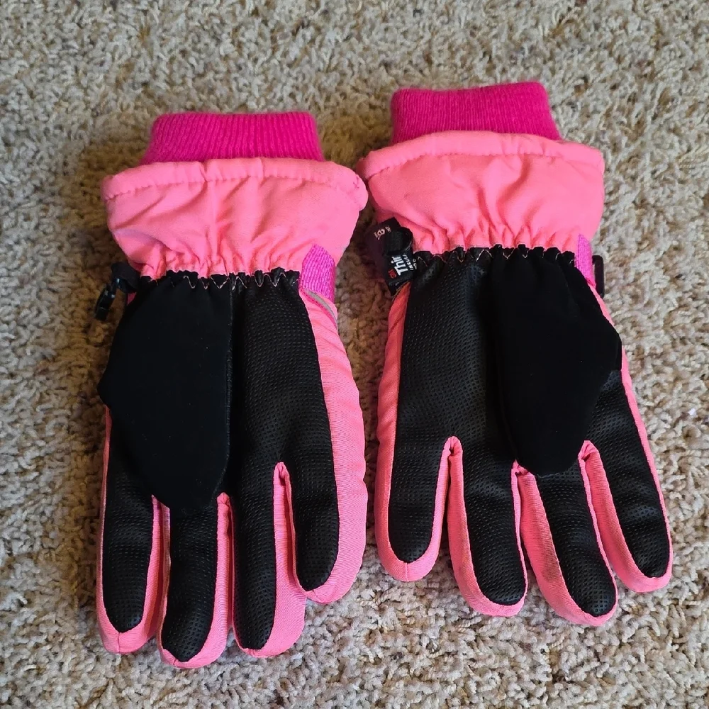 3M Thinsulate Pink and Black Winter Gloves
